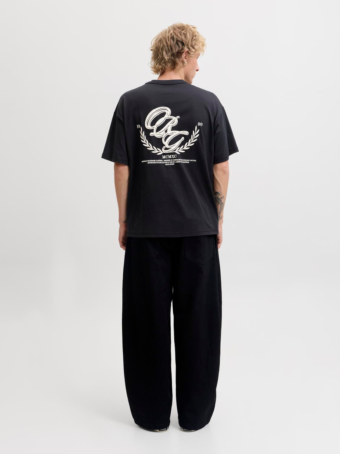 model_shot-back